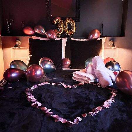 Suite Rouge Baiser Avec Jacuzzi Privatif - Loveroom Insolite Saint-Etienne  Ngoại thất bức ảnh